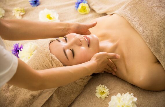 熊本のサロンでカイロプラクティックやマッサージの施術が受けられます